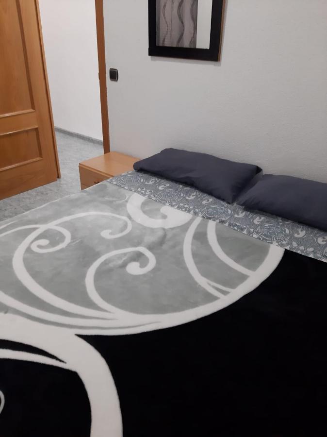 Habitacion Grande En Piso Compartido Con 2 Adultos Y 1 Perrito Валенсія Екстер'єр фото