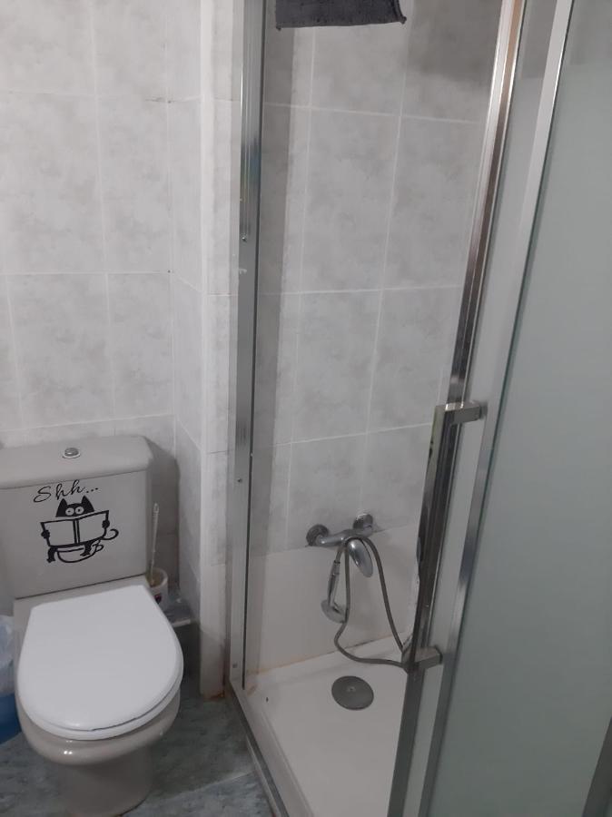 Habitacion Grande En Piso Compartido Con 2 Adultos Y 1 Perrito Валенсія Екстер'єр фото