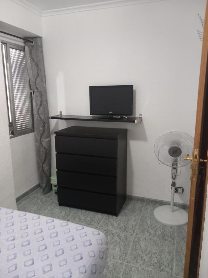 Habitacion Grande En Piso Compartido Con 2 Adultos Y 1 Perrito Валенсія Екстер'єр фото