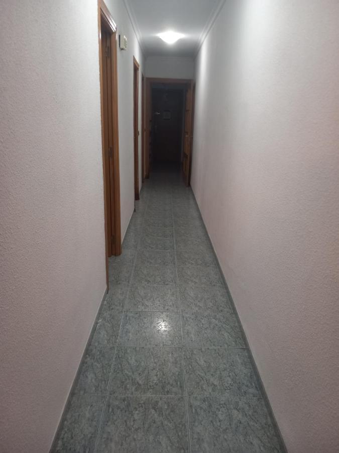 Habitacion Grande En Piso Compartido Con 2 Adultos Y 1 Perrito Валенсія Екстер'єр фото